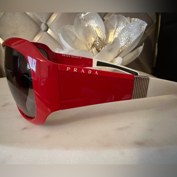 PRADA Unisex sunglasses - Picture 10 of 11